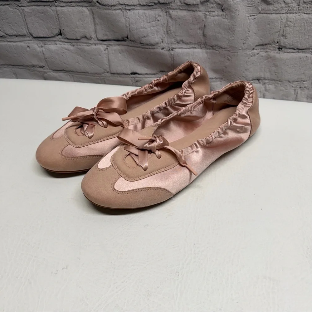 Ivivva round toe sneakerina yanka Light Pink  Flats size 9.5